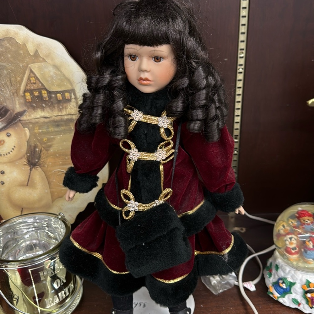 Lannette Leonardo porcelain collection